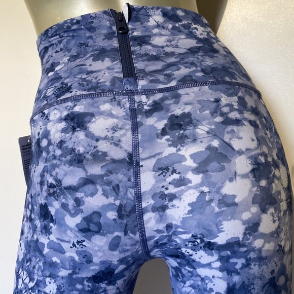 Brand new Rare Lululemon Run With The Waves Crops 21” - Picture 10 of 10